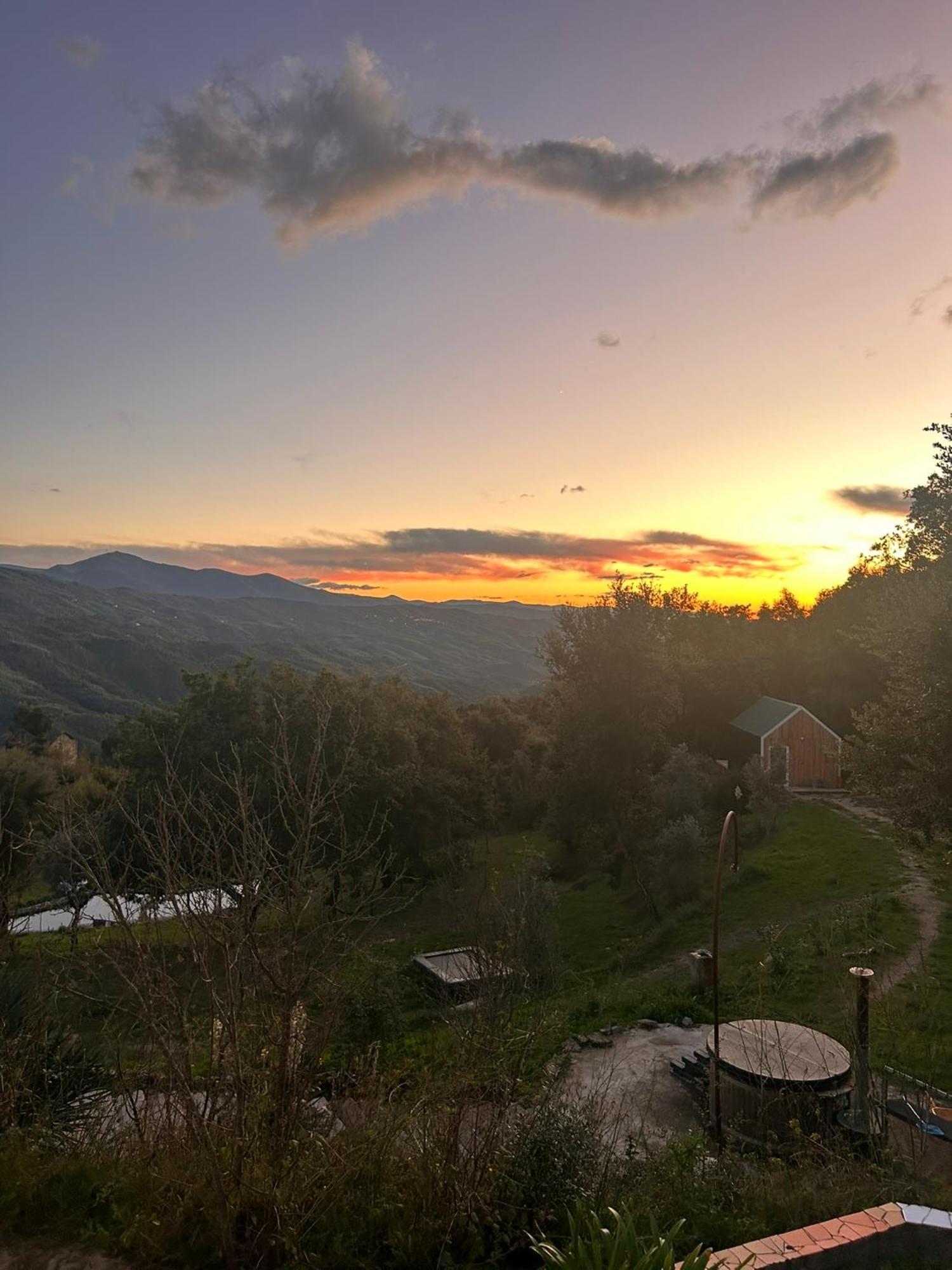 הוילה Folhadosa Monkey Tiny Barnhouse With Amazing Views! מראה חיצוני תמונה